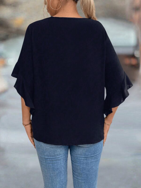 Blusa Plus Size con Cuello Calado y Mangas Voladas - Image 18