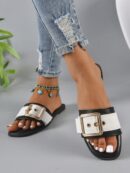 Sandalias planas elegantes con detalle de hebilla y costura