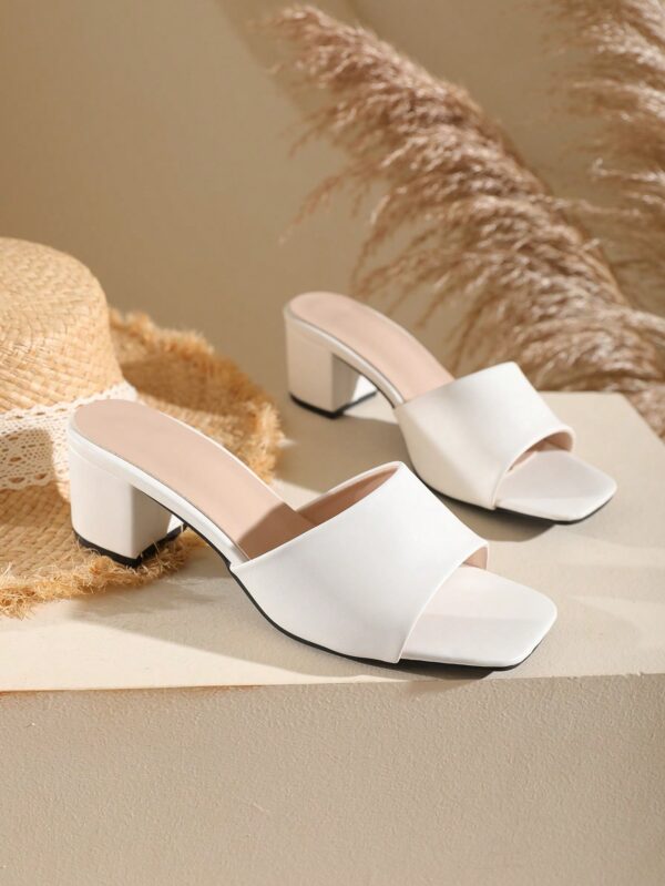 Sandalias Mule de Taco Chino, Elegantes y de Moda - Image 18