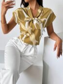 Blusa elegante con lazo al cuello y mangas murciélago