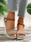 Sandalias de cuña con flecos y hebilla, ideales para vacaciones