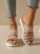 Sandalias de cuña con flecos y hebilla, ideales para vacaciones