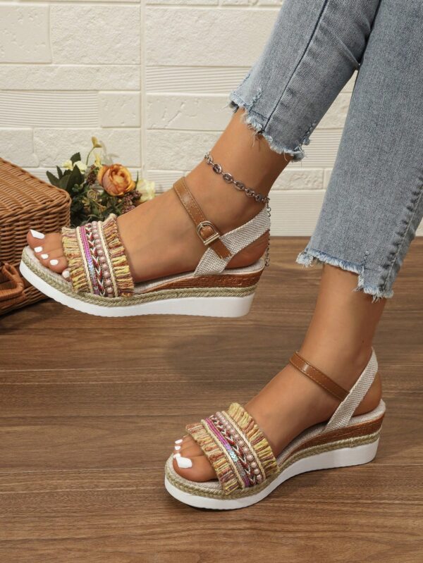 Sandalias de cuña con flecos y hebilla, ideales para vacaciones - Image 27