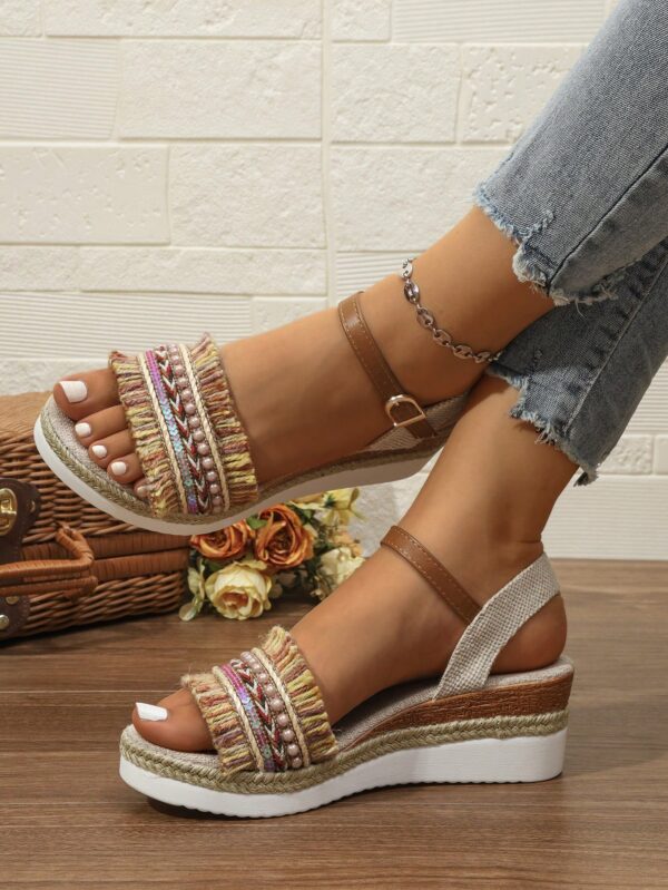 Sandalias de cuña con flecos y hebilla, ideales para vacaciones - Image 28