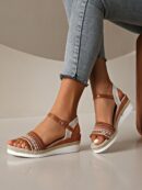 Sandalias de cuña con flecos y hebilla, ideales para vacaciones