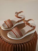 Sandalias de cuña con flecos y hebilla, ideales para vacaciones