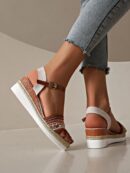 Sandalias de cuña con flecos y hebilla, ideales para vacaciones