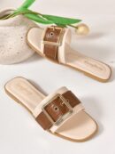 Sandalias planas elegantes con detalle de hebilla y costura