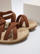 Sandalias de Verano con Detalles Trenzados y Correa Cruzada