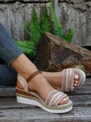 Sandalias de cuña con flecos y hebilla, ideales para vacaciones