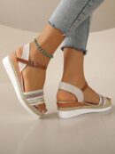 Sandalias de cuña con flecos y hebilla, ideales para vacaciones