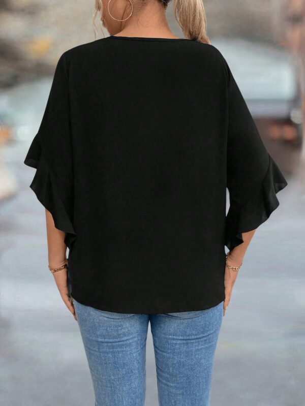 Blusa Plus Size con Cuello Calado y Mangas Voladas - Image 2