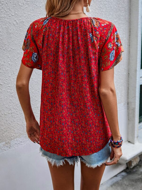 Blusa Boho con Estampado Floral y Mangas Mariposa - Image 2