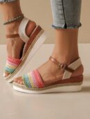 Sandalias de cuña con flecos y hebilla, ideales para vacaciones