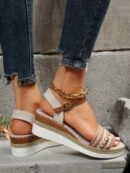 Sandalias de cuña con flecos y hebilla, ideales para vacaciones